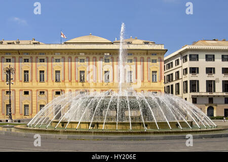 Der Fontana di Piazza de Ferrari in Genua, Ligurien.  Der Fontana di Piazza de Ferrari in Genua, Nordwestitalien. Stockfoto