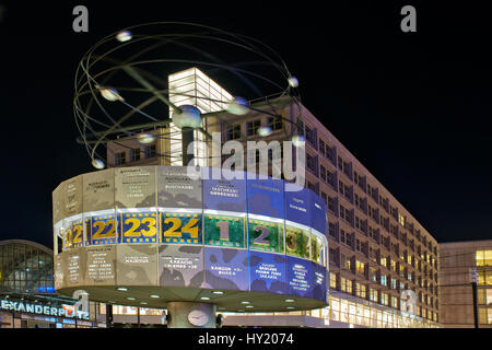 Urania-Weltzeituhr, Berlin, Nachtaufnahme Stockfoto