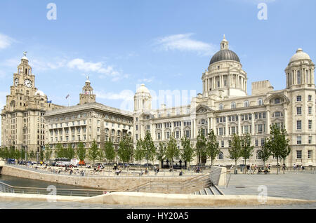 Der historischen Pier Head Flussufer Standort im Stadtzentrum von Liverpool, England. Es umfasst ein Trio von Sehenswürdigkeiten, erbaut auf dem Gelände des ehemaligen Stockfoto