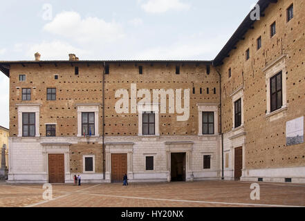 Bild des Palazzo Ducale in Urbino, Italien. Urbino ist eine ummauerte Stadt in der Region Marken in Italien, Süd-westlich von Pesaro, ein UNESCO-Welterbe notab Stockfoto