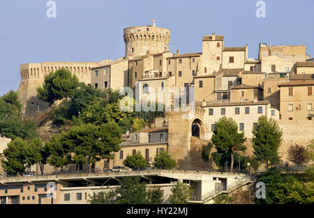 Bild von der Fortezza di Acquaviva Picena in Umbrien, Italien.   Das Fortezza di Acquaviva Picena in Dem Gleichnahmigen Dorf in Den Bergen von Umbrien. Stockfoto