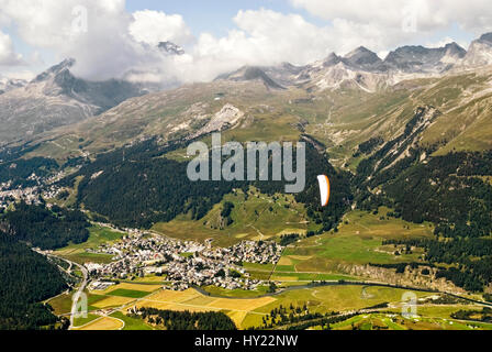 Blick vom Muottas Muragl in Richtung St. Moritz und Silvaplana, Engadin, Schweiz-Blick Vom Muottas Muragl Auf Die Oberengadiner Seenplatte, St.Moritz u Stockfoto