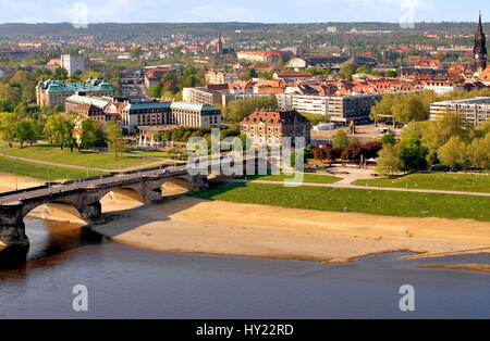 Blick über die Elbe in der Neustadt von Dresden.   Aussicht Über Die Elbe Und die Neustadt von Dresden Vom Turm der Frauenkirche gesehen...gabs. Stockfoto