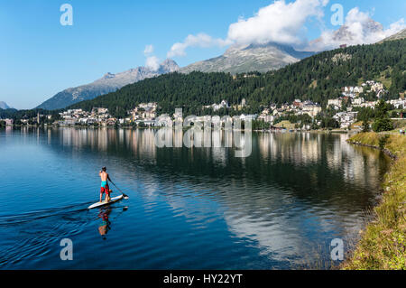 Lake St. Moritz im Sommer, Engadin, Graubünden, Schweiz. |  St.Moritzer See Im Sommer, Oberengadin, Symbole, Schweiz. Stockfoto