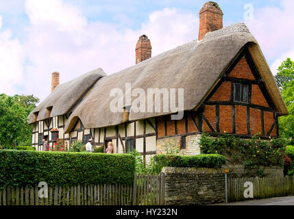 Anne Hathaway Cottage in Stratford-upon-Avon. Es war in der malerischen Häuschen wo Shakespeare Anne Hathaway fragte, ihn zu heiraten.  Das Anne hat Stockfoto