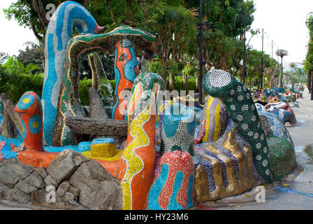 Gaudi Stil Brunnen am Merlion Walk auf Sentosa Island, Singapur. Stockfoto