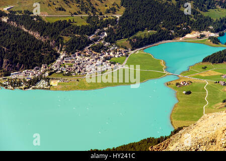 Luftbild in Silvaplana und Silvaplanersee, oberen Engadin, Schweiz | Blick Auf Silvaplana Und Silvaplaner See, Oberengadin, Schweiz Stockfoto