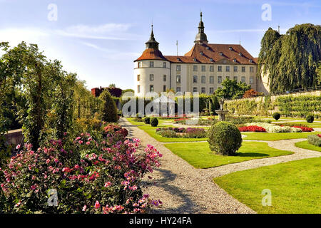 Blick Über Den Garten Auf Das Renaissanceschloss Langenburg in Baden-Württemberg in Deutschland. Stockfoto