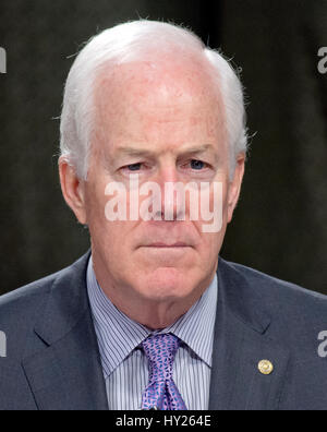 Washington, USA. 30. März 2017.  US-Senator John Cornyn (Republikaner aus Texas) hört das Zeugnis bei uns Senate Select Committee on Intelligence, wie es eine öffentliche Anhörung mit dem Titel führt "Desinformation: A Primer in russischen aktive Maßnahmen und Einfluss Kampagnen Credit: Dpa picture-Alliance/Alamy Live News Stockfoto