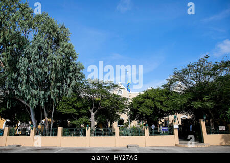 Oranjestad, Aruba. 30. März 2017. Prinzessin Beatrix der Niederlande an der Universität von Aruba in Oranjestad, am 30. März 2017, an zwei Debatten durch das Arubaanse Jugendparlament am 1. eines 3 Tage Arbeit-Besuchs in Aruba Foto: Albert Nieboer/Niederlande OUT / Point de Vue - NO-Draht-SERVICE - Foto: Albert Nieboer/RoyalPress/Dpa/Alamy Live News Stockfoto