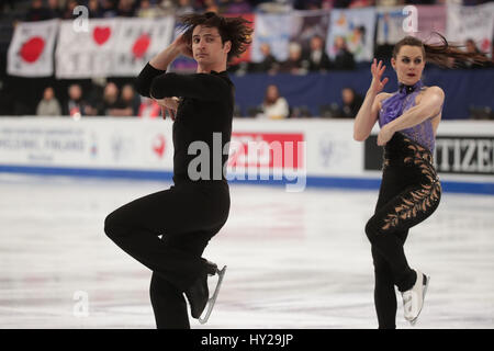 Helsinki. 31. März 2017. Tessa Virtue und Scott Moir (L) von Kanada konkurrieren während Eis Tanz/Short Dance Wettbewerb bei den ISU Eiskunstlauf-Weltmeisterschaften in Helsinki, Finnland am 31. März 2017. Sie bekam 82,43 Punkte und auf Platz Nr. 1. Bildnachweis: Matti Matikainen/Xinhua/Alamy Live-Nachrichten Stockfoto