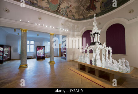 Meißen, Deutschland. 23. März 2017. Die sogenannten "großen Tempel der Ehre" made by Johann Joachim Kaendler auf dem Display in das Meissener Porzellan Stiftung Musuem in Meißen, Deutschland, 23. März 2017. Eine besondere Ausstellung unter dem Titel "Meissen-Variationen. Vom Nachttopf, Tafelservice "begann am 25 März. Foto: Arno Burgi/Dpa-Zentralbild/Dpa/Alamy Live-Nachrichten Stockfoto