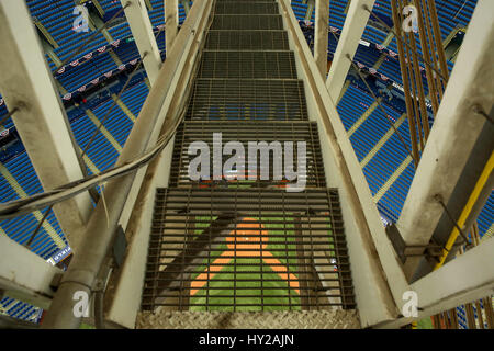 St. Petersburg, Florida, USA. 31. März 2017. WILL VRAGOVIC | Times.A Blick zu Hause Platte aus dem C-Ring-Catwalk im Tropicana Field in St. Petersburg, Florida am Freitag, 31. März 2017. Bildnachweis: Willen Vragovic/Tampa Bay Times / ZUMA Draht/Alamy Live News Stockfoto