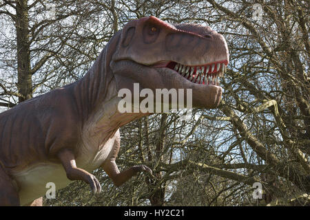 London, UK. 31. März 2017. Jurassic Königreich, eine neue Animatronic-Erfahrung sieht lebensgroße Dinorsaurs Übernahme Parks in ganz Großbritannien. Zum Auftakt in Osterley Park vom 1. bis 17. April 2017, macht es die perfekte Behandlung für die Familie mit mehr als 30 True-to-Life Dinosaurier-Modelle und Anlagen bereit, brüllen, spucken und Knurren auf diese mutig genug, hautnah und persönlich. Anderen Orten in ganz Großbritannien folgen. © OnTheRoad/Alamy Live-Nachrichten Stockfoto