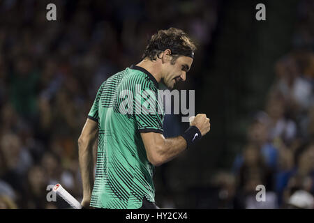 Miami, FL, USA. 31. März 2017. Roger Federer (SUI) feiert hier besiegt Nick Kyrgios(AUS) 76(9), 67(9), 76(5) auf 2017 Miami Open Tennis-Match am 31. März 2017, im Tenniscenter im Crandon Park in Key Biscayne, FL. Credit: Andrew Patron/Zuma Draht Credit: Andrew Patron/ZUMA Draht/Alamy Live News Stockfoto