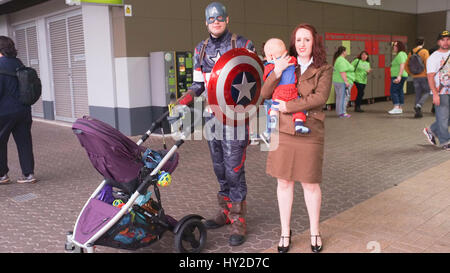 Adelaide, Australien. 1. April 2017. Comic-Fans kleiden sich in ihre Lieblings-Comic-Superheld Kostüme auf der OZ-Comic-Con-Convention in Adelaide Credit: Amer Ghazzal/Alamy Live-Nachrichten Stockfoto