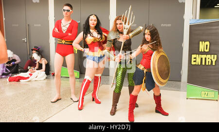 Adelaide, Australien. 1. April 2017. Comic-Fans kleiden sich in ihre Lieblings-Comic-Superheld Kostüme auf der OZ-Comic-Con-Convention in Adelaide Credit: Amer Ghazzal/Alamy Live-Nachrichten Stockfoto