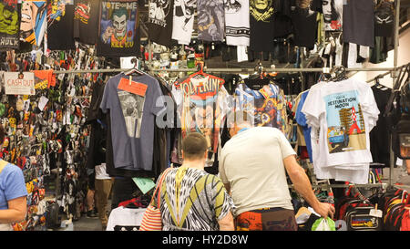 Adelaide, Australien. 1. April 2017. Comic-Fans kleiden sich in ihre Lieblings-Comic-Superheld Kostüme auf der OZ-Comic-Con-Convention in Adelaide Credit: Amer Ghazzal/Alamy Live-Nachrichten Stockfoto
