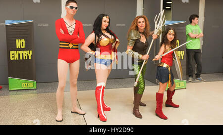 Adelaide, Australien. 1. April 2017. Comic-Fans kleiden sich in ihre Lieblings-Comic-Superheld Kostüme auf der OZ-Comic-Con-Convention in Adelaide Credit: Amer Ghazzal/Alamy Live-Nachrichten Stockfoto