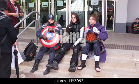 Adelaide, Australien. 1. April 2017. Comic-Fans kleiden sich in ihre Lieblings-Comic-Superheld Kostüme auf der OZ-Comic-Con-Convention in Adelaide Credit: Amer Ghazzal/Alamy Live-Nachrichten Stockfoto