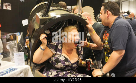 Adelaide, Australien. 1. April 2017. Comic-Fans kleiden sich in ihre Lieblings-Comic-Superheld Kostüme auf der OZ-Comic-Con-Convention in Adelaide Credit: Amer Ghazzal/Alamy Live-Nachrichten Stockfoto