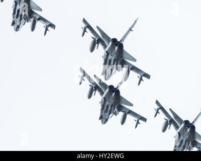 RAF Lossiemouth, Schottland. 31. März 2017. Tornado GR4 Durchflug an RAF Lossiemouth anlässlich die Auflösung der XV(R) Sqn nach 102 Jahren kontinuierlicher Service.  15 Squadron entstand am 1. März 1915 in Farnborough in Hampshire. Flugzeug von RAF Marham. Bildnachweis: Andrew Gransden/Alamy Live-Nachrichten Stockfoto