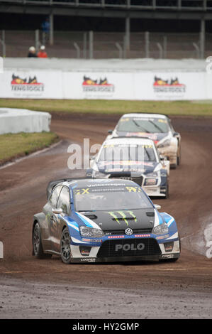 Barcelona, Spanien. 1. April 2017. Das Volkswagen Polo GTI Auto von Johan Kristoffersson und das Audi S1 Auto angetrieben von Mattias Ekström in Aktion während der Runde 1 - Rallycross von Barcelona auf dem Circuit Catalunya. Bildnachweis: Pablo Guillen/Alamy Live-Nachrichten Stockfoto