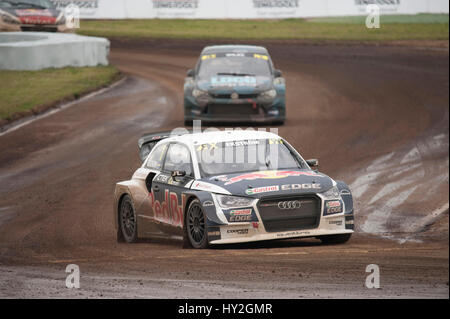 Barcelona, Spanien. 1. April 2017. Das Audi S1 Auto von Mattias Ekström und das Flottenklassikers Polo World RX Auto angetrieben Guy Wilks in Aktion während der Runde 1 - Rallycross von Barcelona auf dem Circuit Catalunya. Bildnachweis: Pablo Guillen/Alamy Live-Nachrichten Stockfoto