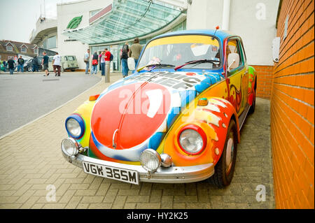 Sandown Park, UK - 26. März 2011: Kundenspezifische VW-Käfer, verwendet, um Geld für anzuheben und werben die britischen Comic Relief humanitäre Stockfoto