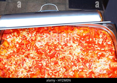 Lasagne in einer Backform Stockfoto