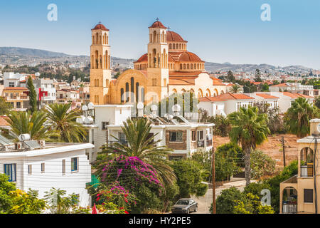 Blick auf die Stadt von Paphos in Zypern. Paphos ist bekannt als das Zentrum der antiken Geschichte und Kultur der Insel. Stockfoto