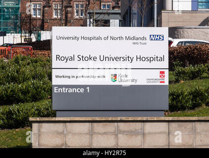 Melden Sie sich außerhalb der Royal Stoke Universität Lehrkrankenhaus Stoke-on-Trent Staffordshire West Midlands England UK Stockfoto