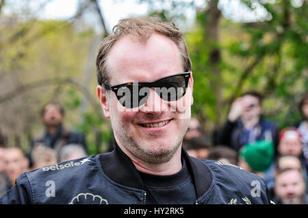 DUBLIN, Irland: 30. April 2016 - kommt Maximillion Cooper, Gründer des Gumball Rally 3000, in Dublin vor dem Start des Rennens nach Budapest. Stockfoto