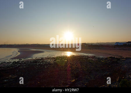 Sonnenuntergang am Strand in Skerries Town, Irland Stockfoto