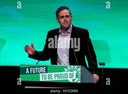 Grünen-Co-Leader Jonathan Bartley spricht auf der Green Party Spring Conference bei der ACC in Liverpool. Stockfoto