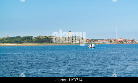 Dünen, grüne Strand und Leuchtturm Brandaris Terschelling, Wattenmeer-Insel in Friesland, Niederlande Stockfoto