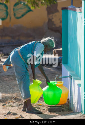 alte Füllung Wasserbehälter, Indien. Stockfoto