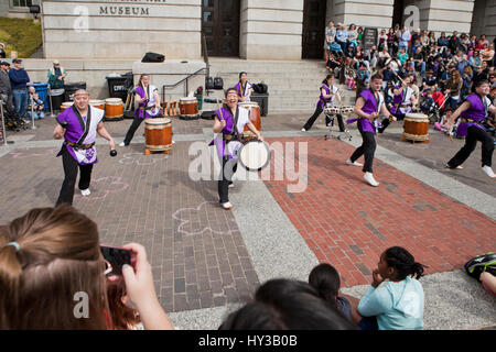 Taiko-Trommler während der National Cherry Blossom Festival - Washington, DC USA Stockfoto