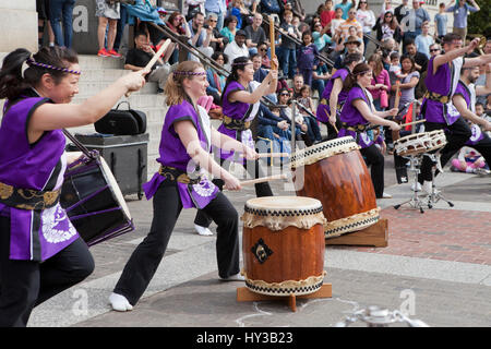 Taiko-Trommler während der National Cherry Blossom Festival - Washington, DC USA Stockfoto