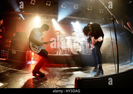 BARCELONA - 17 MAR: The Vaccines (Band) in Konzert im Razzmatazz Stadium am 17. März 2016 in Barcelona, Spanien. Stockfoto