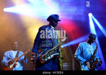 BARCELONA - 4 JUN: Orchestra Baobab (Afro-Cuban-Karibik-Fusion-Band) in Konzert im Primavera Sound Festival 2016 durchführen. Stockfoto