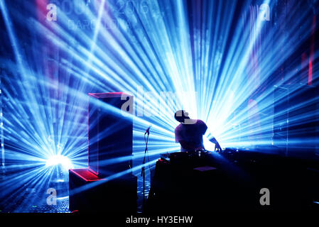 BARCELONA - 5 JUN: Die Lawinen (Band) führen ein DJ Set Konzert im Primavera Sound Festival 2016 auf 5. Juni 2016 in Barcelona, Spanien. Stockfoto