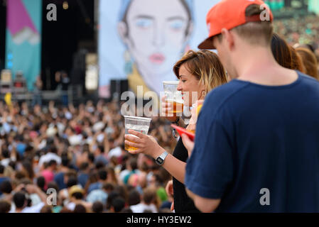 VALENCIA, Spanien - JUN-11: Die Menge am Festival de Les Arts am 11. Juni 2016 in Valencia, Spanien. Stockfoto