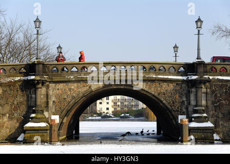 Die Feenbrücke Teich im Winter in Uhlenhorst, Hamburg, Germany, Feenteichbrücke sterben Im Winter in Uhlenhorst, Deutschland Stockfoto