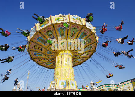 Kette Karussell auf dem Hamburger Dom in Hamburg, Deutschland, Europa, Kettenkarussell Auf Dem Hamburger Dom in Hamburg, Deutschland, Europa Stockfoto