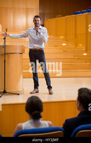 Führungskraft eine Rede im Conference center Stockfoto