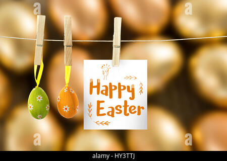 Ostergruß gegen Nahaufnahme von golden Easter eggs Stockfoto