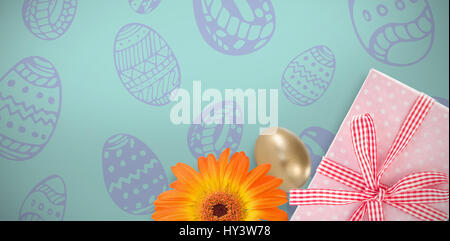 PE047 butterfly 02 bs nf vor blauem Hintergrund Stockfoto