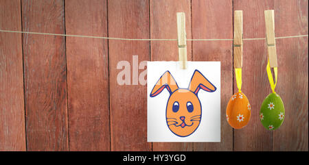 PE047 easter 02 bs nf gegen die Holzverkleidung Stockfoto