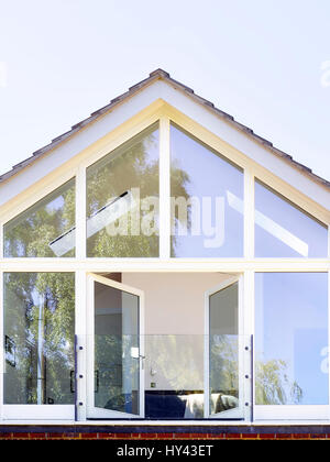 Haus in Landschaft. Heathfield, Cobham, Vereinigtes Königreich. Architekt: Tate Harmer, 2015. Stockfoto